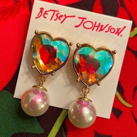 Brand New Betsey Johnson Heart Gem Cupid Cultured Pearl Drop Earrings Sparkle - Picture 1 of 9